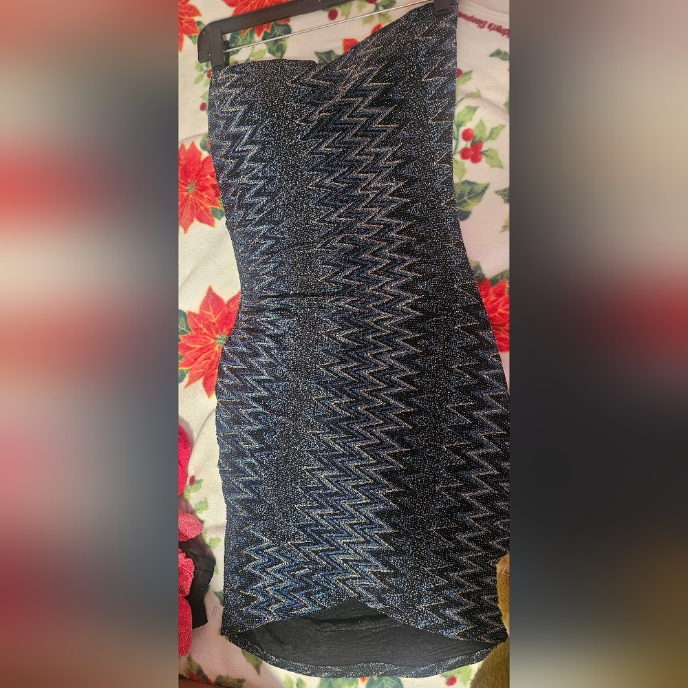 🍀Juniors , Black and Blue Zigzag Mini Dress